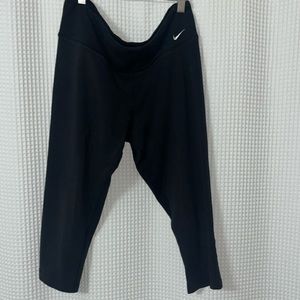 Black Nike Dry Fit cropped L